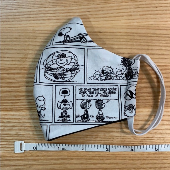 🌈 Adult Woman’s Peanuts Comic Face Mask 🌈 - Picture 5 of 7